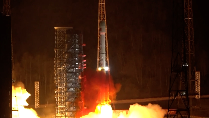 El continente chino lanza el satélite de retransmisión de datos Tianlian II-04 video poster