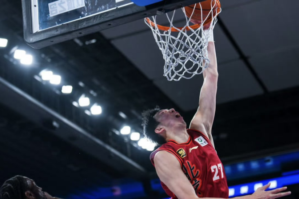 La épica remontada de Zhejiang sorprende a Beijing en un emocionante encuentro de la CBA video poster