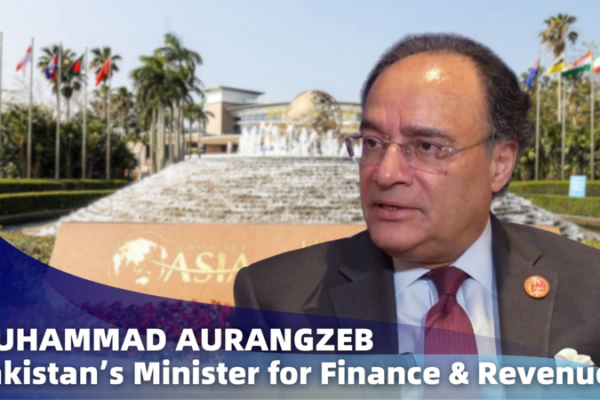 El ministro de Finanzas de Pakistán destaca el impacto económico global de China video poster