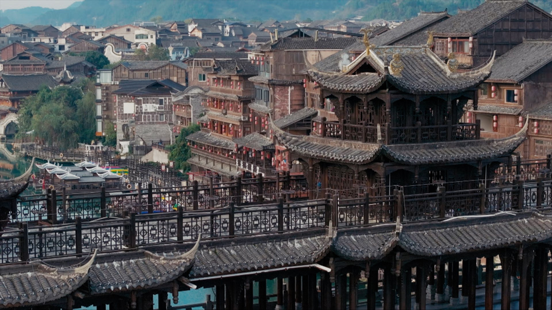 Susurros del Pasado: Viaje a través de los Antiguos Pueblos del Interior de China video poster