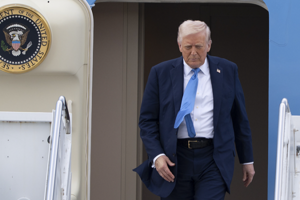 Trump viaja a Arabia Saudita en mayo para conversaciones de inversión y paz Trump viaja a Arabia Saudita en mayo para conversaciones de inversión y paz
