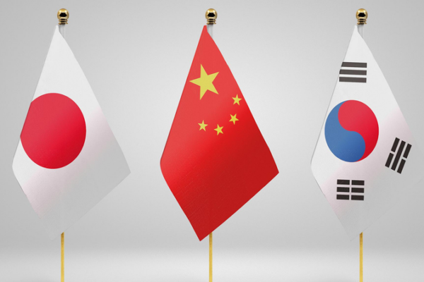 Wang Yi pide a China, Japón y ROK estabilidad regional