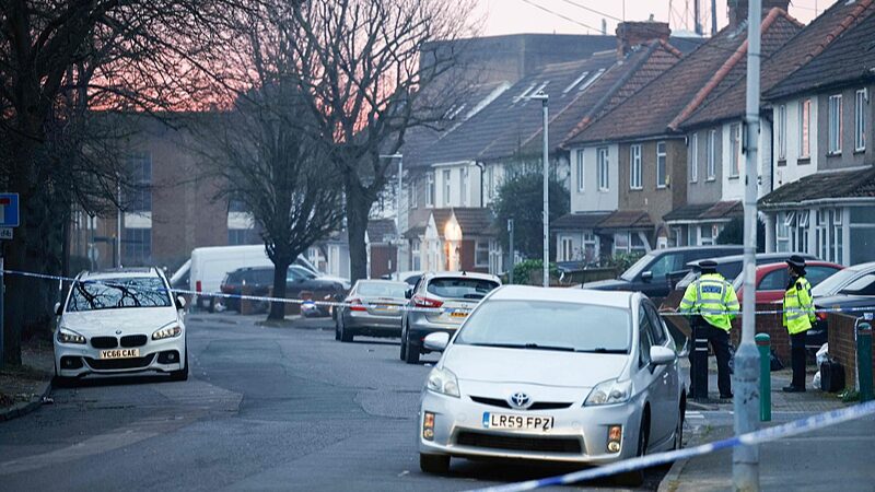 Cierre de Heathrow: Más de 1,000 vuelos afectados por apagón eléctrico video poster