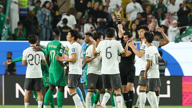 Arabia Saudita sorprende a China de 10 hombres 1-0 en el clasificador de la AFC Arabia_Saudita_sorprende_a_China_de_10_hombres_1_0_en_el_clasificador_de_la_AFC