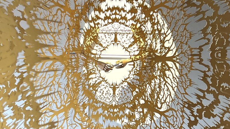 _____Arte_en_Papel_Dina_mico_Creado_por_un_Robot_de_Madera_en_la_U_ltima_Exhibicio_n_de_Peki_n_
