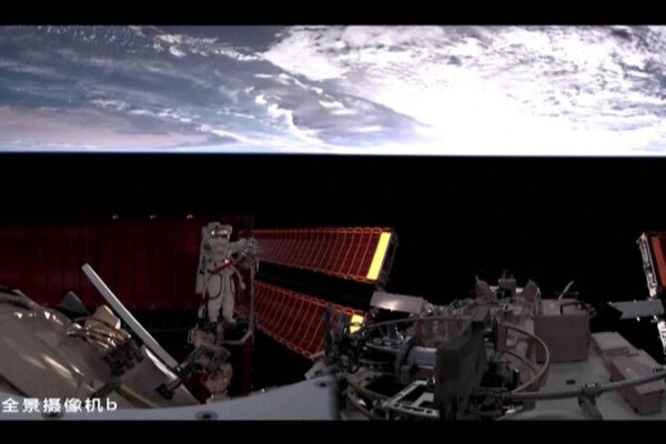 Astronautas_del_Shenzhou_19_preparados_para_su_tercera_caminata_espacial