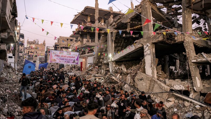 Aumentan_las_tensiones_mientras_Israel_bloquea_ayuda_a_Gaza_y_lanza_bombardeo__