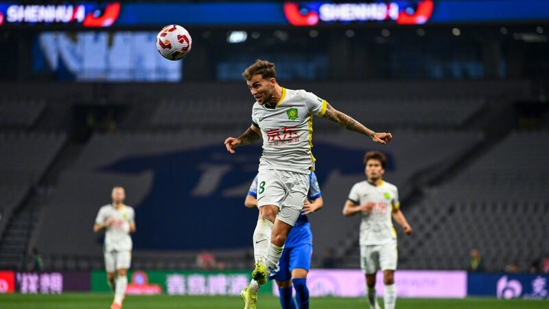 Beijing_Guoan_y_Shanghai_Shenhua_Empatan_2_2_en_Intenso_Partido_de_la_CSL___