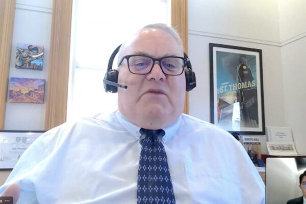 Canada__impone_aranceles_del_25__a_las_importaciones_de_EE_UU___Respuesta_de_li_deres_locales video poster