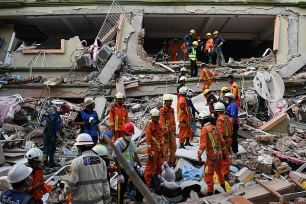 Carrera_contra_el_tiempo_en_el_rescate_tras_terremoto_en_Myanmar video poster
