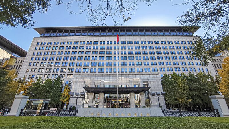 China implementa nuevos aranceles a Canadá en medio de crecientes tensiones comerciales 📈🌏 China_implementa_nuevos_aranceles_a_Canada__en_medio_de_crecientes_tensiones_comerciales___