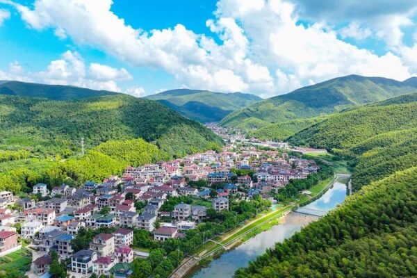 Crecimiento verde: cómo la aldea Xinchuan se convirtió en un modelo de éxito rural 🌿🌄 Crecimiento_verde__co_mo_la_aldea_Xinchuan_se_convirtio__en_un_modelo_de_e_xito_rural___