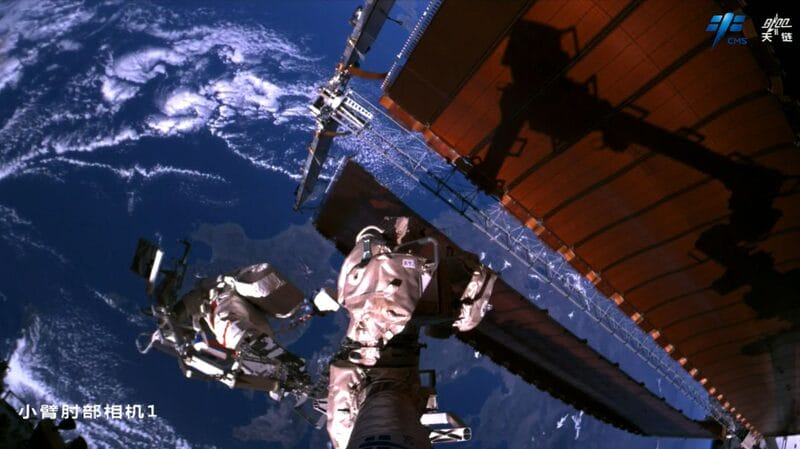 ¡La tercera caminata espacial de la tripulación del Shenzhou-19 enciende emoción global!