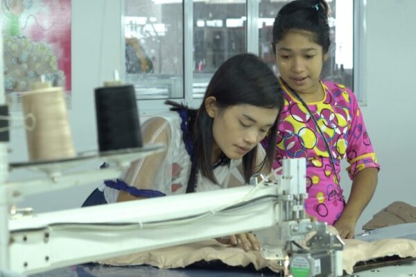 De trabajadora de fábrica a futura maestra: el inspirador viaje de Ning Ban Pu 🌟 De_trabajadora_de_fa_brica_a_futura_maestra__el_inspirador_viaje_de_Ning_Ban_Pu__ video poster