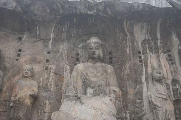 Descubre_la_Belleza_Atemporal_de_las_Grutas_de_Longmen___
