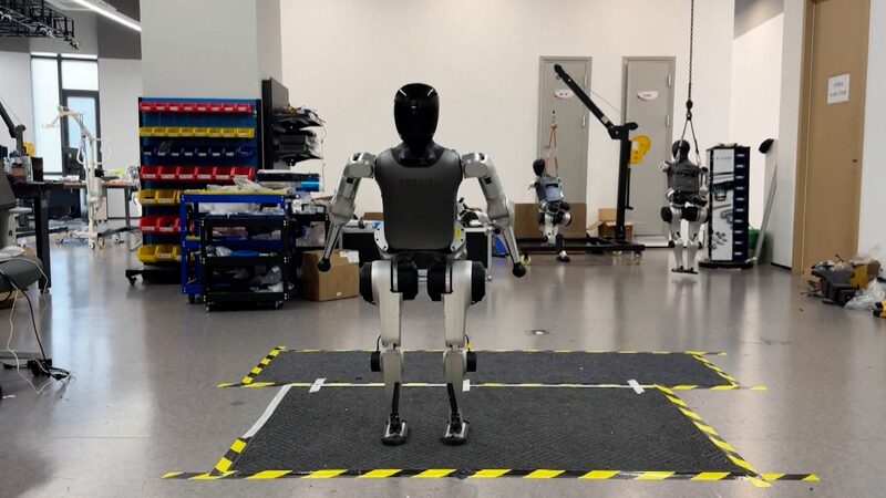 El_Bot_Saltador_Impresiona__Robot_Humanoide_Presentado_en_la_China_Continental video poster