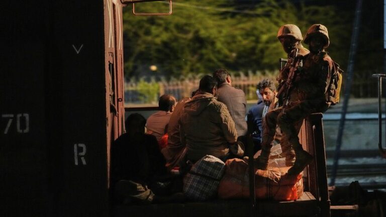 El_Eje_rcito_Pakistani__Pone_Fin_a_Enfrentamiento_en_el_Tren__21_Rehenes__4_Tropas_Perdidas