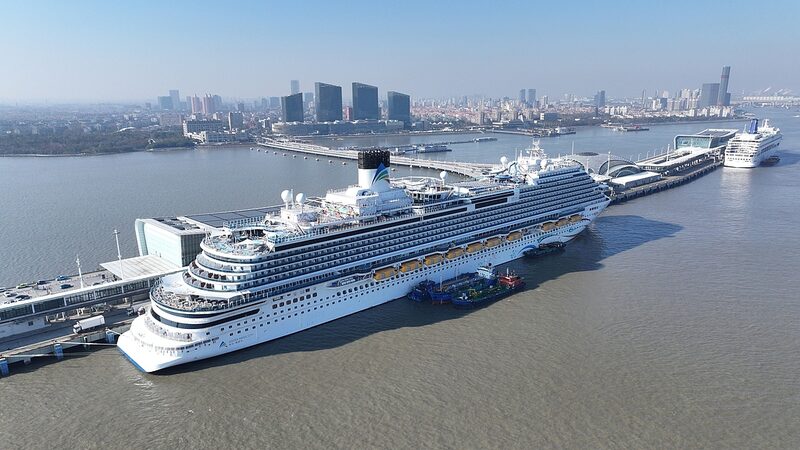 El_barco_crucero_Adora_Magic_City_celebra_100_viajes_en_Shangha_i