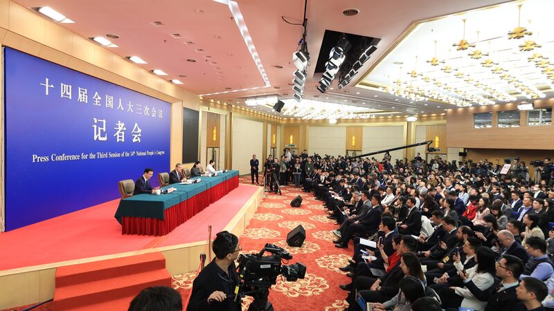 El ministro de Relaciones Exteriores de China, Wang Yi: La innovación prospera en medio de las restricciones tecnológicas de EE. UU. 🚀 El_ministro_de_Relaciones_Exteriores_de_China__Wang_Yi__La_innovacio_n_prospera_en_medio_de_las_restricciones_tecnolo_gicas_de_EE__UU___