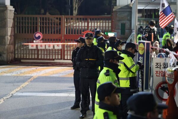 El_presidente_de_Corea_del_Sur__Yoon_Suk_yeol__sera__liberado video poster