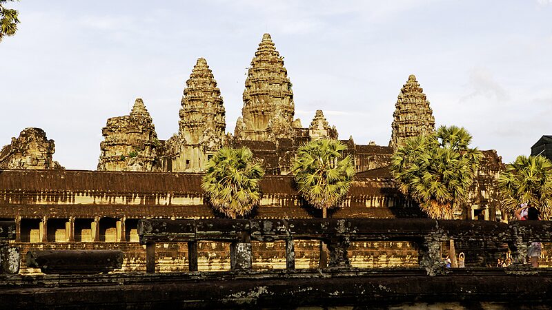 El_viaje_de_Lucy_a_Angkor_Wat__Una_aventura_intemporal
