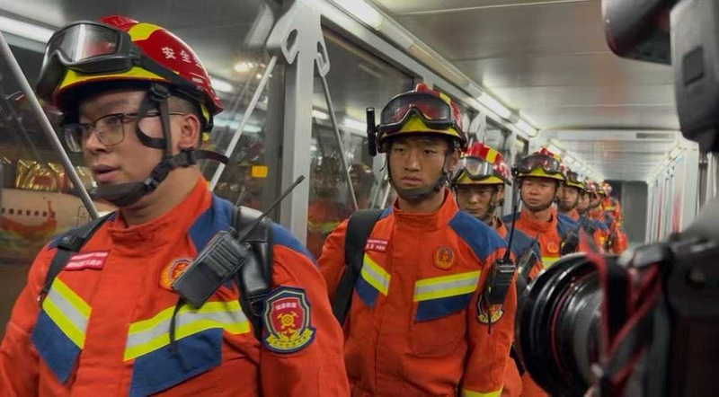 Equipo_de_Rescate_Chino_Corre_hacia_Myanmar_tras_Sismo_de_7_9 video poster