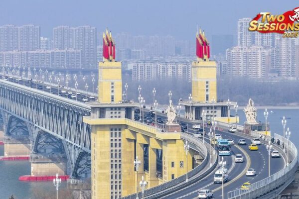 Explora el Puente Nanjing sobre el Río Yangtsé: ¡La primera maravilla de doble nivel de China! 🌉✨ Explora_el_Puente_Nanjing_sobre_el_Ri_o_Yangtse____La_primera_maravilla_de_doble_nivel_de_China____ video poster