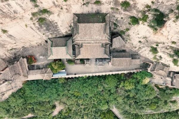 Explorando el Místico Templo Wahuang: Mil Años Colgado en los Acantilados de Hebei 🏯 Explorando_el_Mi_stico_Templo_Wahuang__Mil_An_os_Colgado_en_los_Acantilados_de_Hebei__ video poster