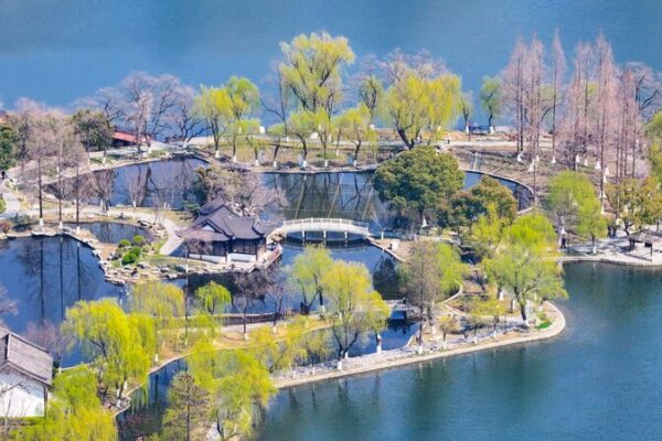 El parque del lago Mochou en Nanjing florece: Un maravilloso paraíso primaveral