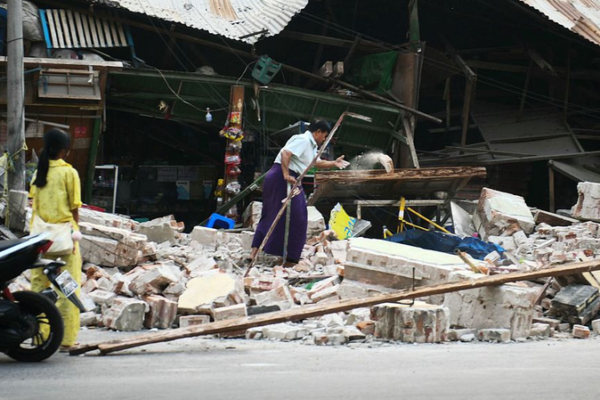 Fuerte_terremoto_de_7_7_sacude_Myanmar__se_moviliza_la_ayuda_global