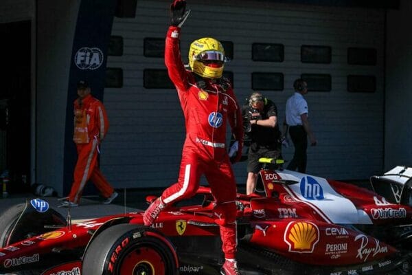 Hamilton consigue su primera victoria en la sprint de Ferrari en Shanghái Hamilton consigue su primera victoria en la sprint de Ferrari en Shanghái