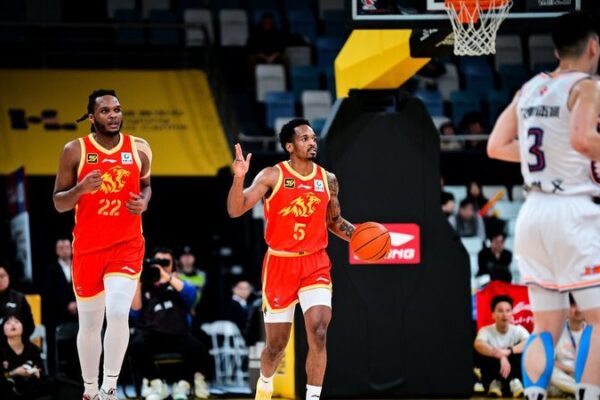 Los Guangsha Lions consiguen su récord de 35 victorias frente a los Shanghai Sharks Los_Guangsha_Lions_consiguen_su_re_cord_de_35_victorias_frente_a_los_Shanghai_Sharks