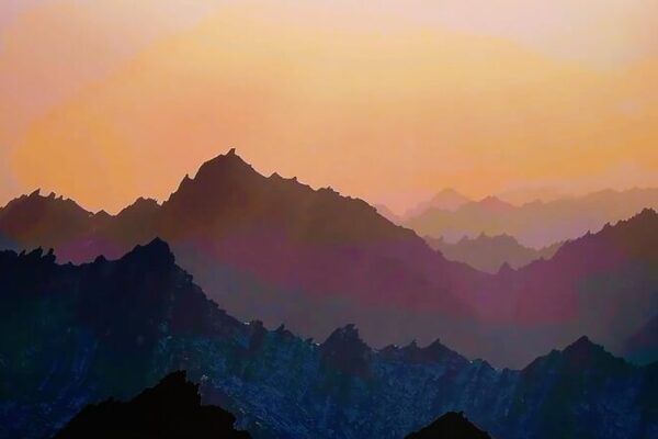 Magia_del_atardecer_en_Xinjiang__Las_montan_as_Tianshan_como_pinturas_vivas_de_tinta_y_agua video poster