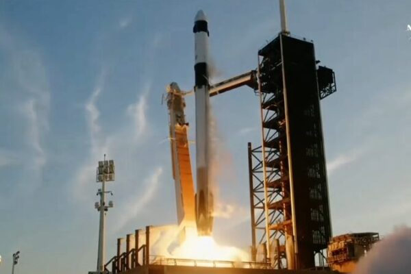 NASA_y_SpaceX_lanzan_nueva_tripulacio_n_a_la_ISS__terminando_una_espera_de_9_meses video poster