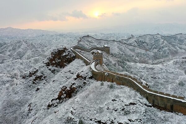 Nieve de primavera transforma la Gran Muralla en un cuento de hadas Nieve_de_primavera_transforma_la_Gran_Muralla_en_un_cuento_de_hadas