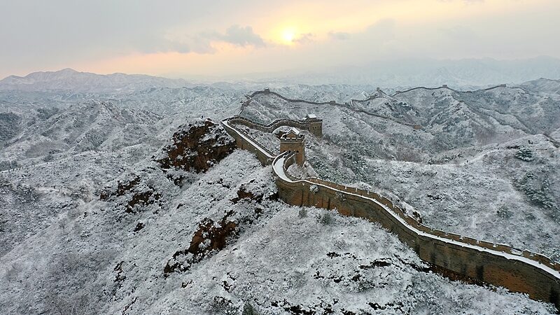 Nieve_de_primavera_transforma_la_Gran_Muralla_en_un_cuento_de_hadas