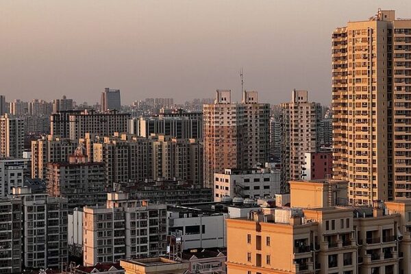 Nuevas_poli_ticas_impulsan_la_estabilidad_de_las_acciones_y_los_bienes_rai_ces