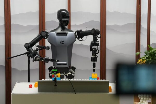 Primera_IA_Universal_Incorporada___Huisi_Kaiwu__Lanzada_en_Peki_n