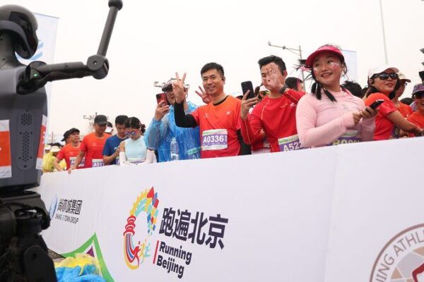 Robots_en_Accio_n__El_Innovador_Medio_Marato_n_de_Beijing_E_Town