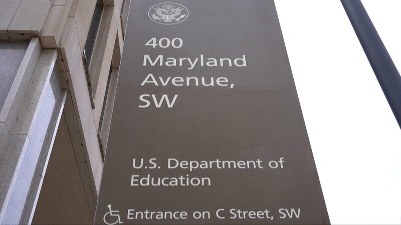 Trump_apunta_hacia_el_Departamento_de_Educacio_n__Linda_McMahon_toma_las_riendas video poster