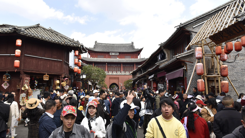 Consumo de Servicios e Inversión en Personas: Impulsando el Crecimiento de la Demanda