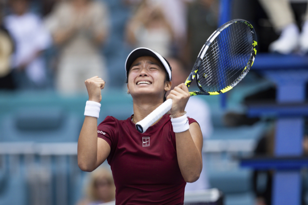 Wildcard Eala sorprende a Iga Swiatek en las semifinales de Miami Open Wildcard_Eala_sorprende_a_Iga_Swiatek_en_las_semifinales_de_Miami_Open