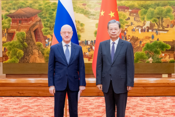 Legisladores de China y Rusia fortalecen cooperación en Pekín