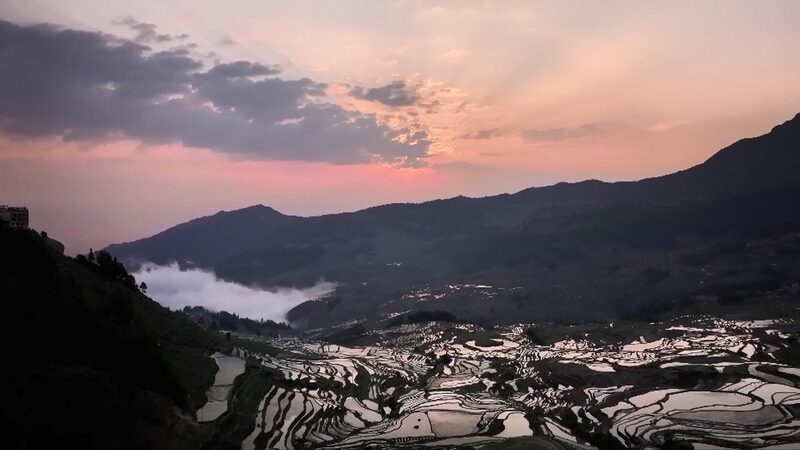 El impulso turístico revitaliza las terrazas de arroz de 1,300 años de Yunnan video poster