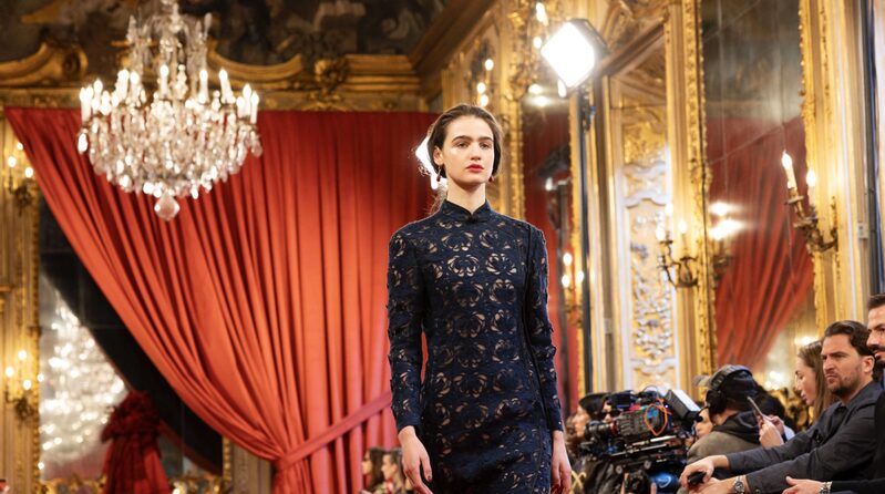 Zhao Huizhou presenta la colección ‘Aurora’ en la Semana de la Moda de Milán 🌟 Zhao_Huizhou_presenta_la_coleccio_n__Aurora__en_la_Semana_de_la_Moda_de_Mila_n__ video poster