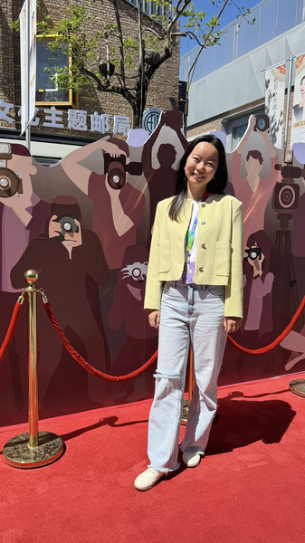 Lucy se embarca en una aventura cinematográfica en el Festival de Cine de Beijing 2025 video poster