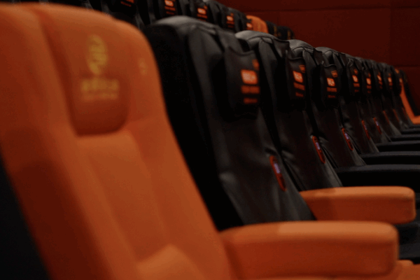El Carrete que se Desvanece en Hollywood: Películas Locales Toman el Escenario Principal El Carrete que se Desvanece en Hollywood: Películas Locales Toman el Escenario Principal video poster