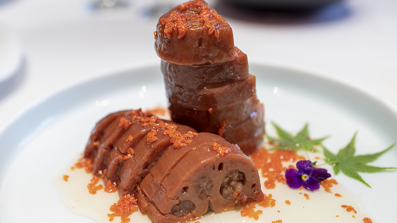 Raíz de Loto con Arroz Pegajoso y Osmanthus: Un Tesoro Dulce de Jiangnan