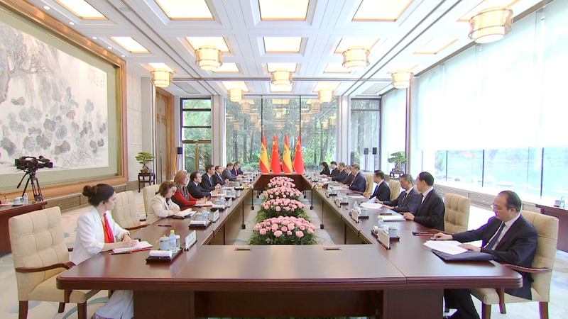 China y España fortalecen lazos estratégicamente resilientes y mutuamente beneficiosos video poster