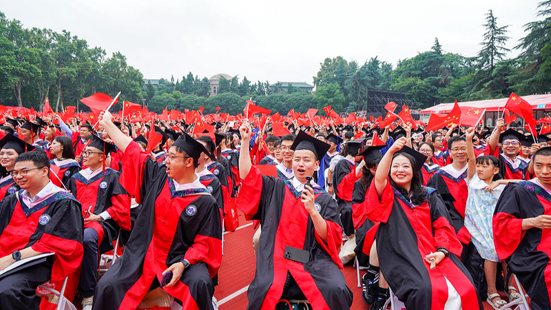 Xi Jinping insta a la juventud a liderar la modernización
